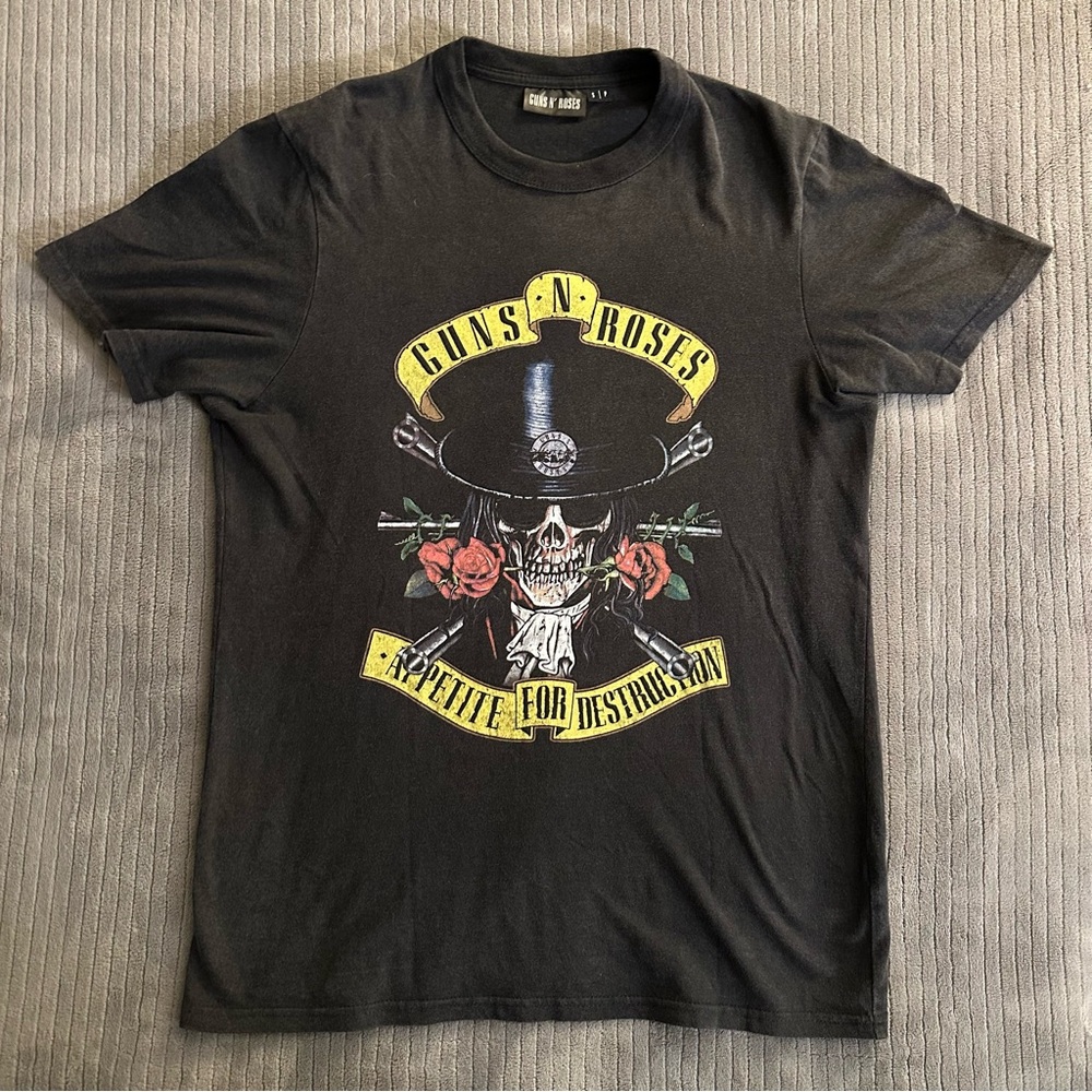 Black Guns N’ Roses Short Sleeve Tee with Graphic Design